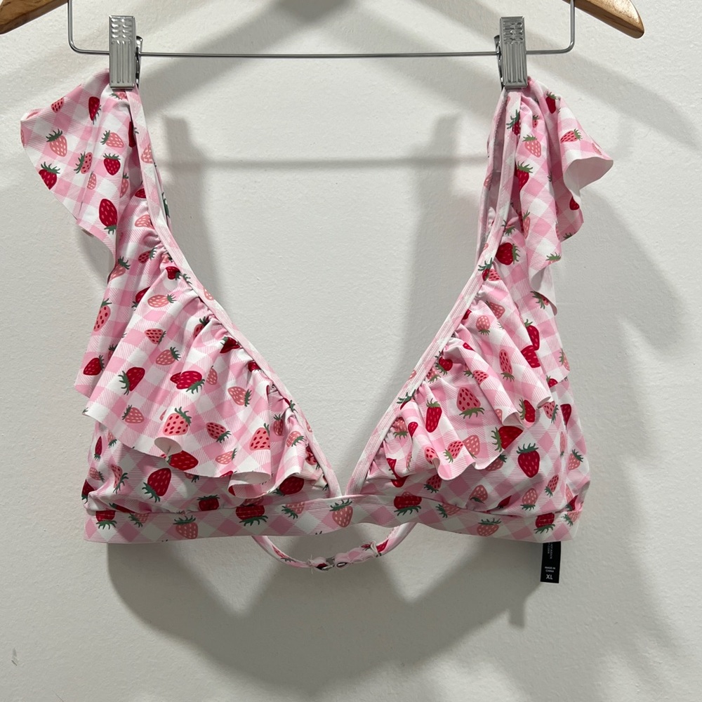 Hot topic Swimsuit top part size XL with padded cups and simple clip on